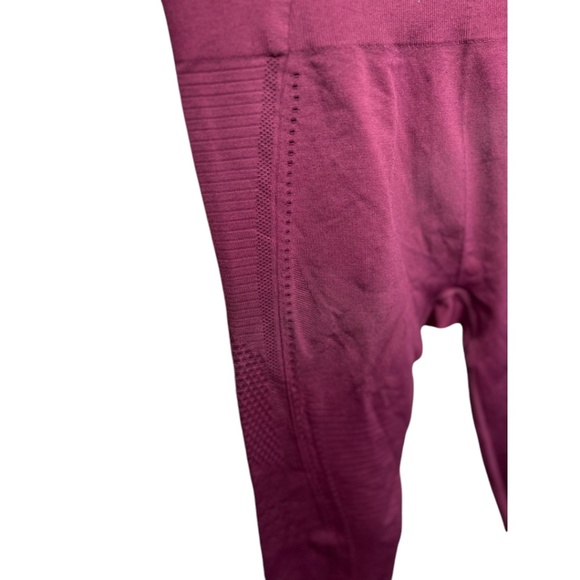 Gymshark Dry Moisture Management Perforated leggings Size XS Purple - Picture 5 of 7